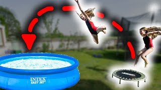 TRAMPOLIN in POOL CHALLENGE mit kleiner Schwester [upl. by Youngman]