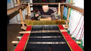 Traditional Loom Weaving with Multiple Shuttles [upl. by Notlimah]