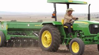 John Deere Lanzamiento Tractores Serie 5D  5E [upl. by Nirb]