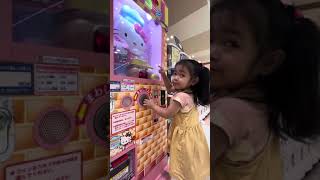 POPCORN on HELLO KITTY VENDING MACHINE [upl. by Hsakiv]