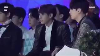 161119 Fancam  Jungkook reaction IKON Holup  Bobby Sinosijak y Dumb Dumber  Melon Music Awards [upl. by Etnoel]