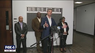 Beto O’Rourke criticizes Greg Abbott over power grid while campaigning in North Texas [upl. by Terrab]