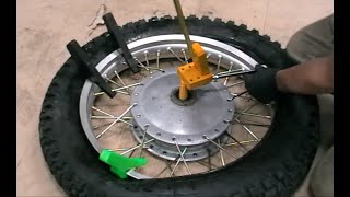 Montage von Motorradreifen mit Reifenaufdrücker Dnepr Ural how to fit a motorcycle tire [upl. by Charmane]