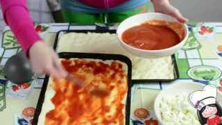 Video ricetta pizza fatta in casa con e senza glutine [upl. by Gonnella282]