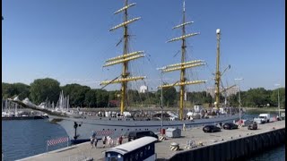 Segelschulschiff quotGorch Fockquot führt die Windjammerparade der Kieler Woche an [upl. by Rizas]