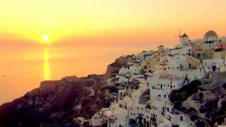 Worldfamous sunset at Oia Santorini Greece 令人難忘的景色  伊亞的夕陽 [upl. by Alfonso]