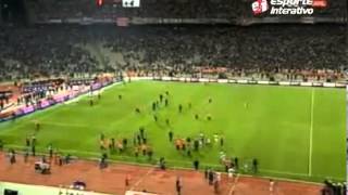 Felipe Melo provoca e torcida invade o campo [upl. by Vod262]