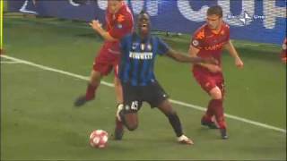 ROMAINTER 01 FALLACCIO DI TOTTI A BALOTELLI GLI TAGLIA LE GAMBE FALLO DA ROSSO [upl. by Janean606]