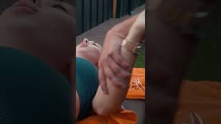 ELIMINATING SCOLIOSIS THROUGH CHIROPRACTIC SESSIONS WORKING WITH THE FEET [upl. by Armand]