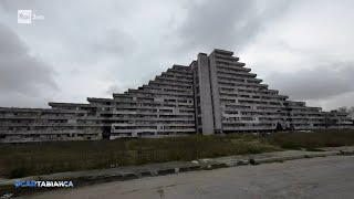 Scampia tra povertà e reddito  Cartabianca  02052023 [upl. by Emolas]