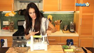 How to Make Raw Zucchini Spaghetti Alfredo [upl. by Nolek]