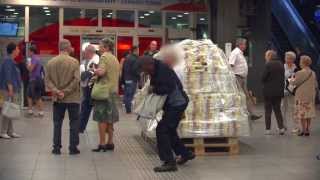 100 miljoen euro achtergelaten in een treinstation [upl. by Farnham]