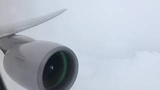 United Airlines Boeing 777200ER Wet Takeoff from Newark Liberty International Airport [upl. by Addiel]