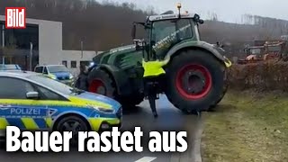 Traktor durchbricht PolizeiSperre [upl. by Garcia]