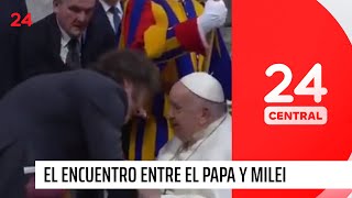 El afectuoso primer encuentro público entre el Papa y Javier Milei  24 Horas TVN Chile [upl. by Aimet]