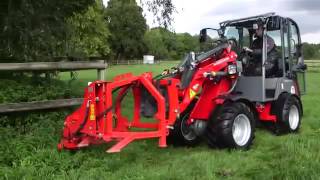 Weidemann minishovel met palen grasmaaier [upl. by Ingelbert]