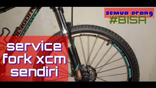 Cara Service shockfork sepeda mtb sr suntour xcm polygon premier 5  versi anak kampung [upl. by Zamir]