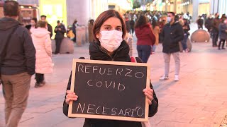 Manifestantes piden mantener a los docentes de refuerzo Covid [upl. by Rennob]