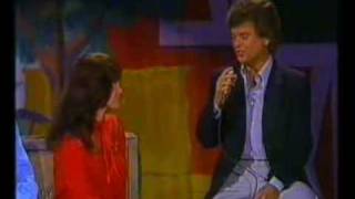 Conway Twitty amp Loretta Lynn  Hello Darlin Live [upl. by Idihsar]