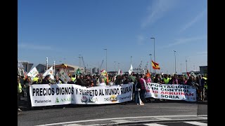 Protesta de ASAJA UPA y COAG en el Puerto de Santander 18marzo2024 [upl. by Idas]