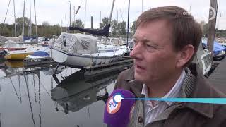 Boten kapseizen in haven Giesbeek [upl. by Shir442]