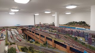 H0 riesige moderne und private Multideck Märklin Modelleisenbahn  XXL Fahrvideo von Suedbahnler [upl. by Atirehc]