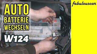 Autobatterie Starterbatterie Batterie wechseln ausbauen  MercedesBenz W124 [upl. by Nauqyaj]