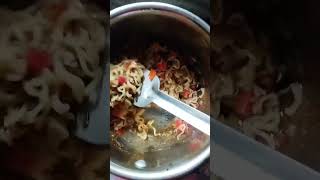 ঝটপট বানিয়ে ফেলুনMaggi Recipe minivlog meggie 😋😋 [upl. by Civ]