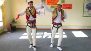 Danse traditionnelle Albanaise [upl. by Jackquelin]