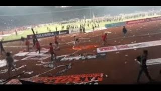 Detik detik suporter PERSIJA ngamuk [upl. by Aserej835]