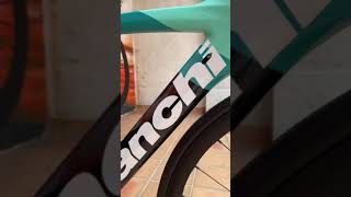 Bianchi oltre XR4 disc shimano ultegra di2 12v [upl. by Eidnak]