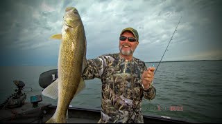 Walleye Spring Shallow Jigging [upl. by Stephie740]