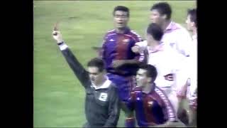 Em 1994 Romário agride Simeone em jogo entre Barcelona e Sevilla [upl. by Sirak]