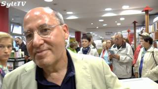 Gregor Gysi gibt Autogrammstunde im Buchhaus Voss in Westerland [upl. by Chev955]