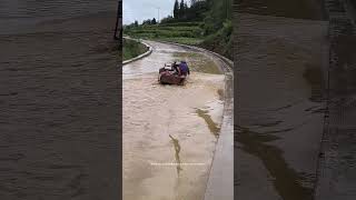 Vehicle Should Run Slow When Pass Through Road Accumulation [upl. by Eimmac]