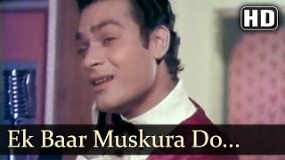 Ek Baar Muskura Do  Savere Ka Suraj Tumhare  Kishore Kumar [upl. by Tonie]