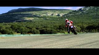 Ducati Hypermotard con Nicky Hayden  Motociclismoes [upl. by Lledualc]