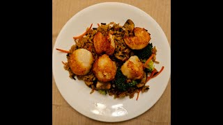 Easy Pan Seared Scallops with Whole Grain Rice Broccoli Mushrooms and Carrots [upl. by Bois102]