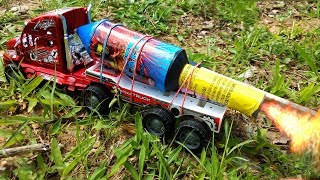 EXPERIMENTO COHETE MISIL vs CAMION DE CARGA ANCHA  EXPERIMENT XXL ROCKETS WITH TOY MONSTER TRUCKS [upl. by Jayson728]