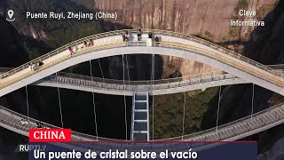 El puente de Ruyi una de las construcciones de cristal más increíbles de China [upl. by Hadeehuat]