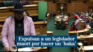 Expulsan del Parlamento de Nueva Zelanda a un legislador maorí por hacer un haka [upl. by Aneed]