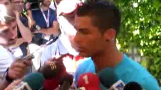 Llegada de Cristiano Ronaldo a la concentración de Portugal [upl. by Sivolc]