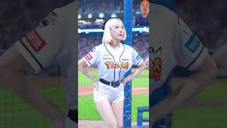 New drenched 직캠 fancam 치어리더 parksungeun beautiful 야구 funny [upl. by Melli615]