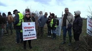 Manifestation à Nantes pour lutter contre les expropriations [upl. by Porty606]