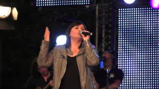 Lisa Angell dans Tout le monde chante contre le cancer [upl. by Aneekahs]