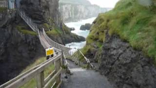 CarrickaRede traversée dun pont en corde IrlandeduNord [upl. by Eiger]