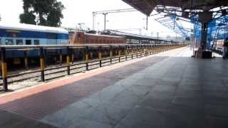 Crossing Of Inter City Express  Bangalore Ernakulam vs Ernakulam Bangalore ICEs [upl. by Retnuh892]