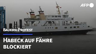 Bauern hindern Habeck am Verlassen von Fähre  AFP [upl. by Engel310]