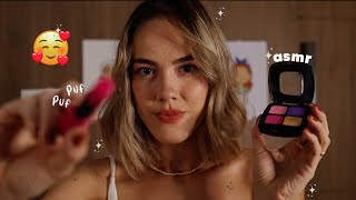 ASMR POV A MENINA ATRÁS DE VOCÊ TE MAQUIA NA AULA 💄🌸 voz suave som de chuva e mouth sounds ☔️ [upl. by Ailed511]