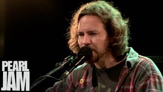 quotSocietyquot Live  Eddie Vedder ft Liam Finn  Water on the Road [upl. by Fillender557]